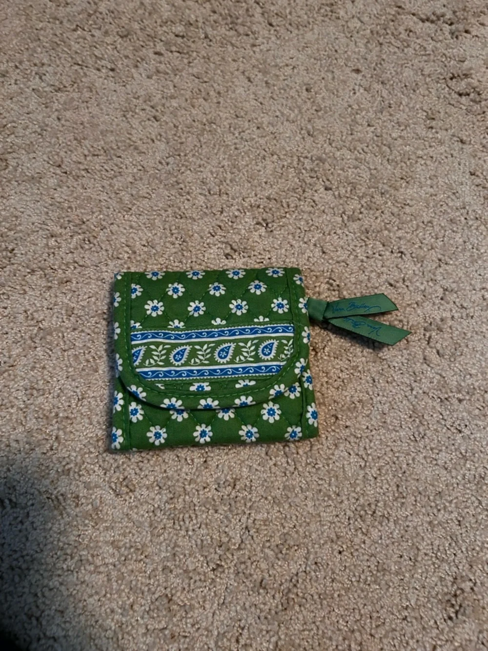 Vera Bradley Green Floral Quilted Coin Purse with Paisley Trim - Picture 1 of 3